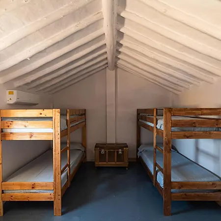 Hostel En *